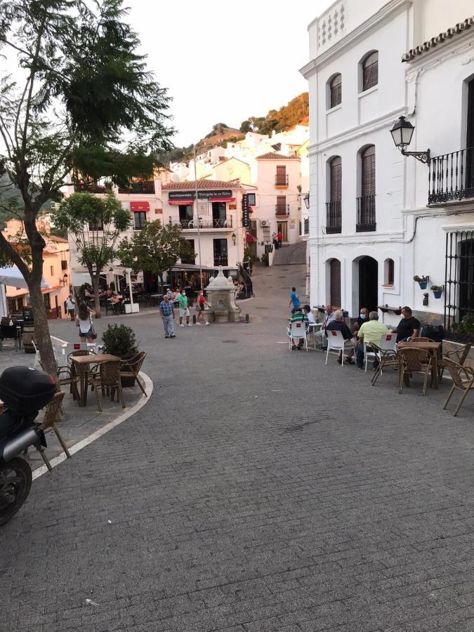 Stylish 3 Bed House 2 Bathrooms, With Patio, Roof Terrace And Communal Pool 5 Minutes Away From The Beautiful Spanish White Village Of Casares Pueblo And Only 20 Mins From The Sea Экстерьер фото