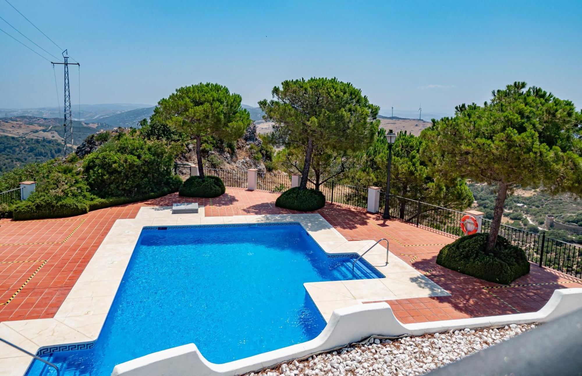 Stylish 3 Bed House 2 Bathrooms, With Patio, Roof Terrace And Communal Pool 5 Minutes Away From The Beautiful Spanish White Village Of Casares Pueblo And Only 20 Mins From The Sea Экстерьер фото