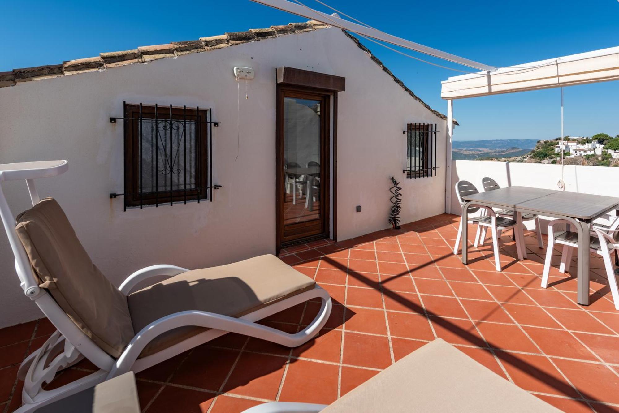Stylish 3 Bed House 2 Bathrooms, With Patio, Roof Terrace And Communal Pool 5 Minutes Away From The Beautiful Spanish White Village Of Casares Pueblo And Only 20 Mins From The Sea Экстерьер фото
