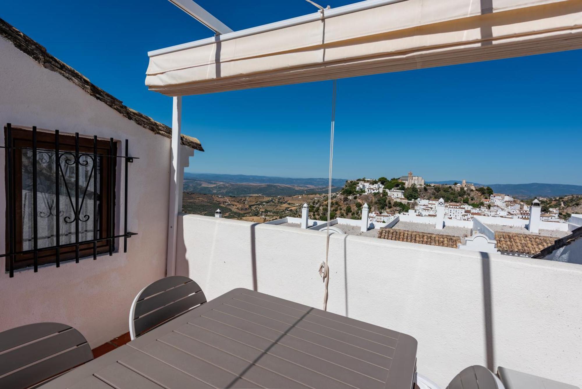 Stylish 3 Bed House 2 Bathrooms, With Patio, Roof Terrace And Communal Pool 5 Minutes Away From The Beautiful Spanish White Village Of Casares Pueblo And Only 20 Mins From The Sea Экстерьер фото