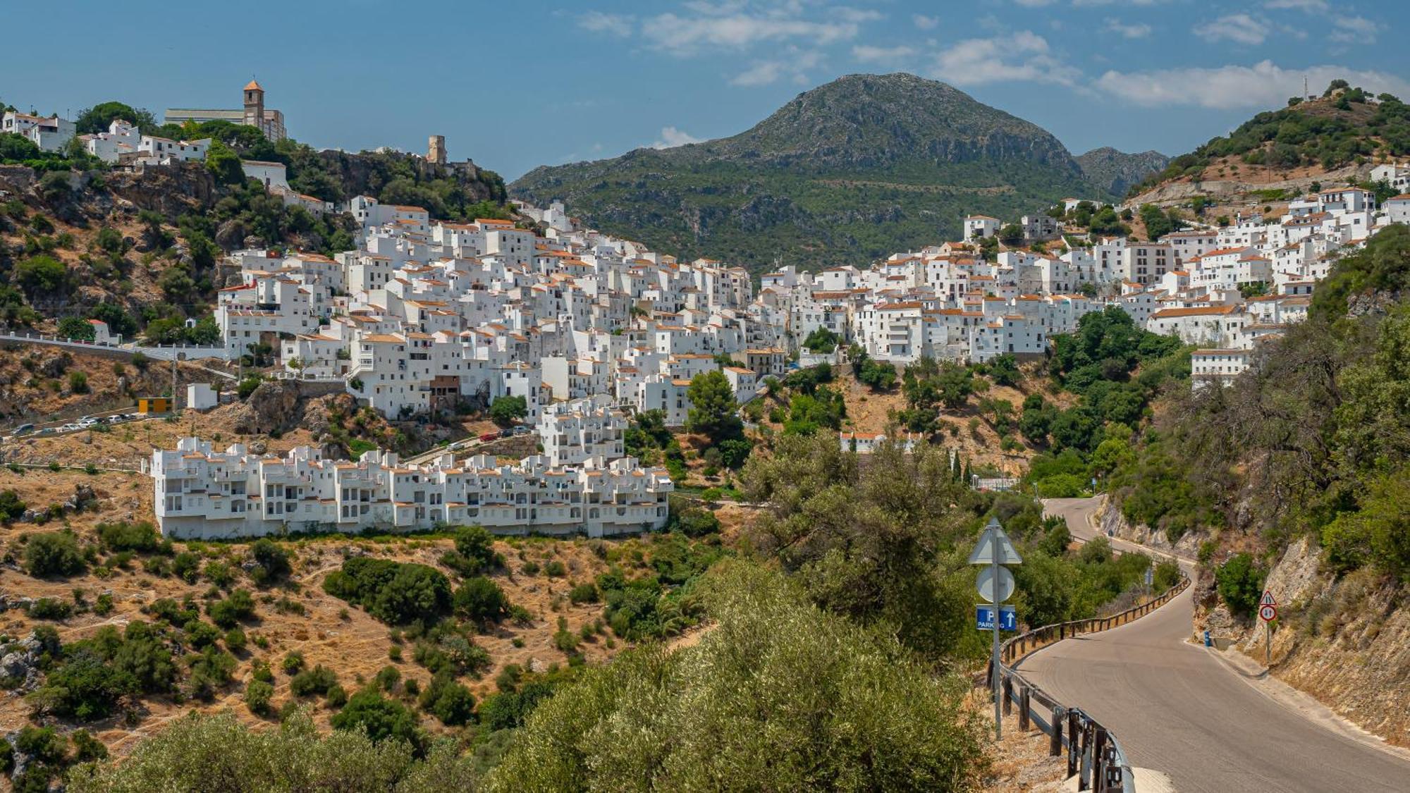 Stylish 3 Bed House 2 Bathrooms, With Patio, Roof Terrace And Communal Pool 5 Minutes Away From The Beautiful Spanish White Village Of Casares Pueblo And Only 20 Mins From The Sea Экстерьер фото